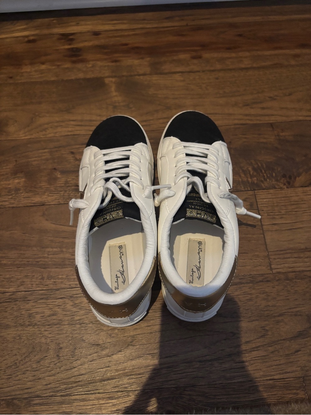 Vintage Havana White Leather Sneakers with Black Toe and Gold Star Accent - Picture 5 of 7